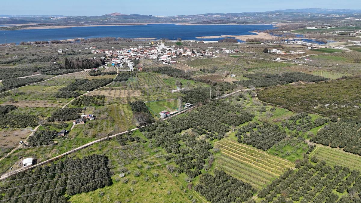 Nilüfer Fadıllı'da Göl Manzaralı, 4000m² Bahçe - 8