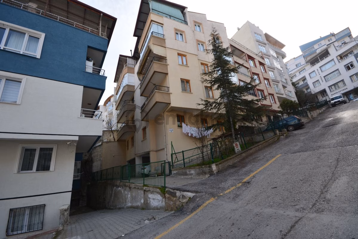 30 Ağustos Mahallesinde 2+1 Acil Satılık Y.giriş Daire - 34