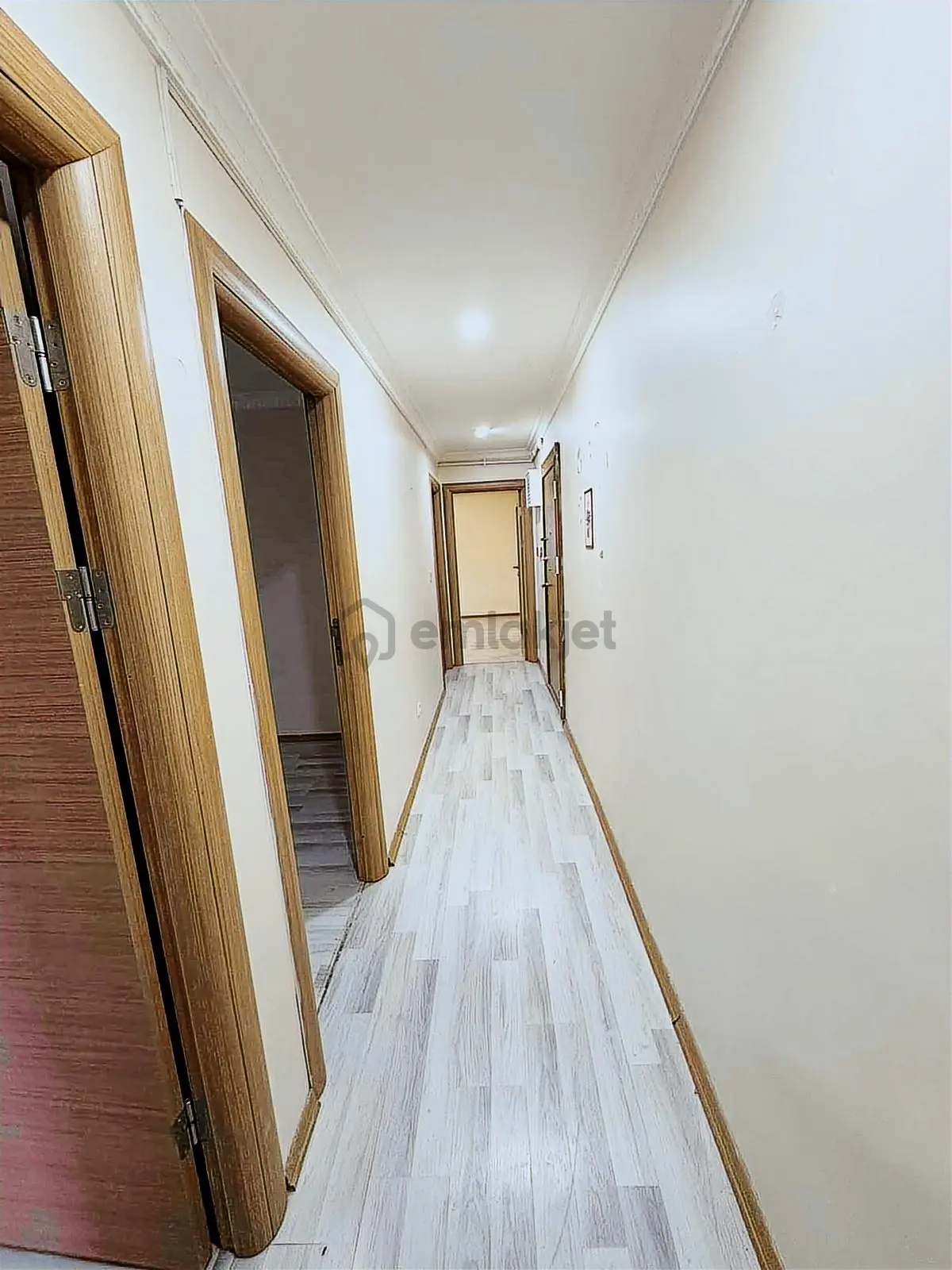 Yoldaş İnş Satılık 2+1 95 M2 2.kat Asansörlü Ebevyn Banyolu D. - 2