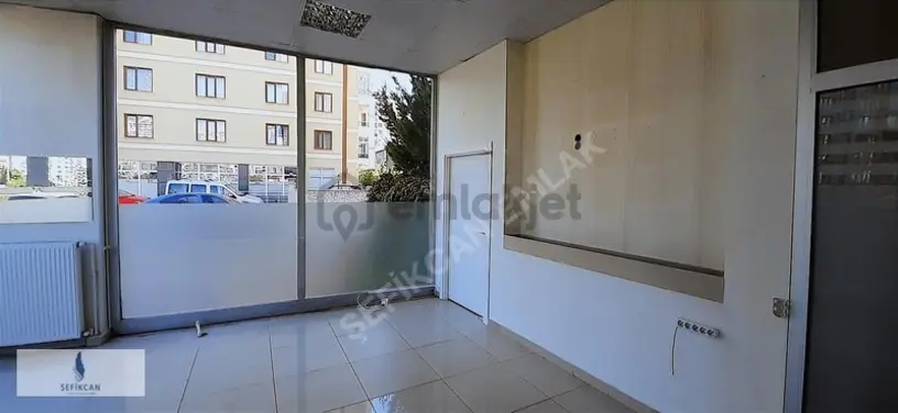 Şefikcan Cad. Cepheli Satılık Dükkan 260m² - 17
