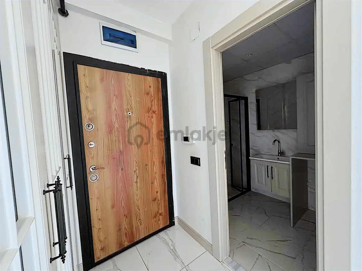 Havuzlu Site İçerisinde Lüks 3 Cepheli 2+1 Daire - 18