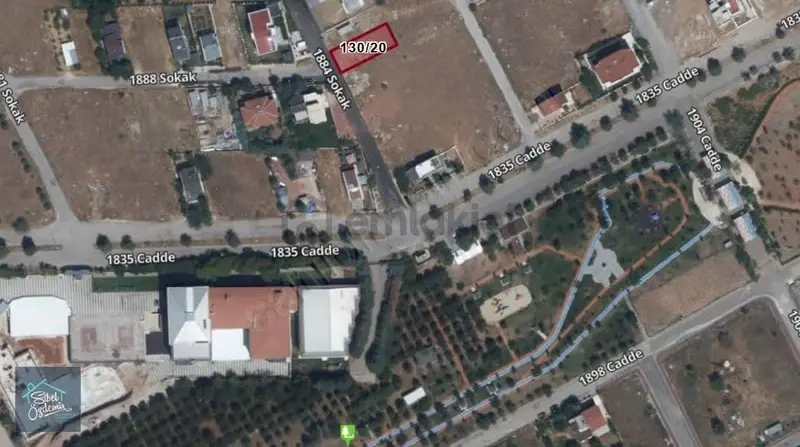 Öysekent'te Satılık Villa İmarlı Arsa 330m²