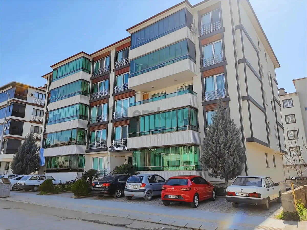 Cumhuriyet Mahallesi Mutluluk Apt.da Satılık 3+1 Daire