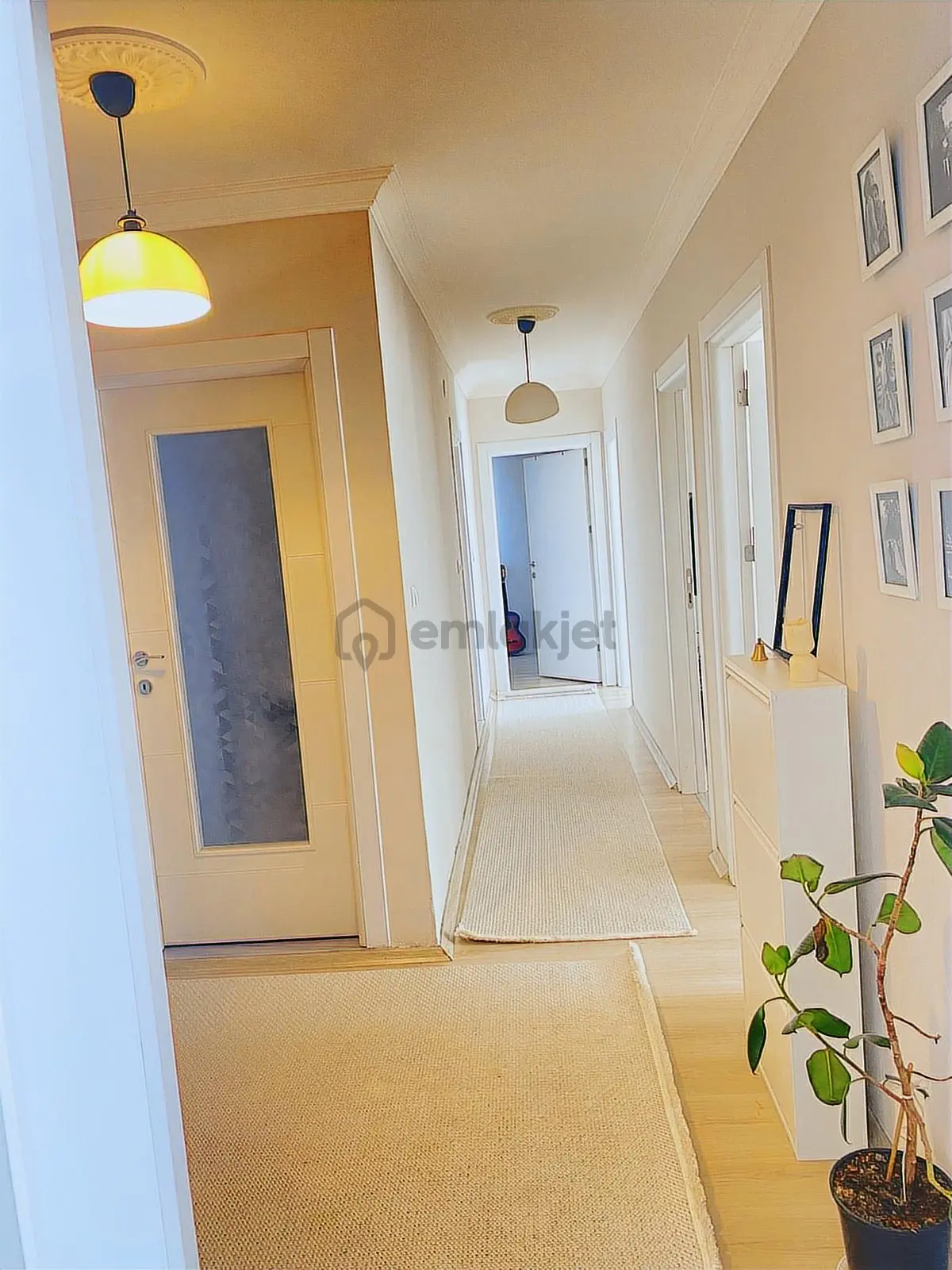 Cumhuriyet Mahallesi Mutluluk Apt.da Satılık 3+1 Daire - 24