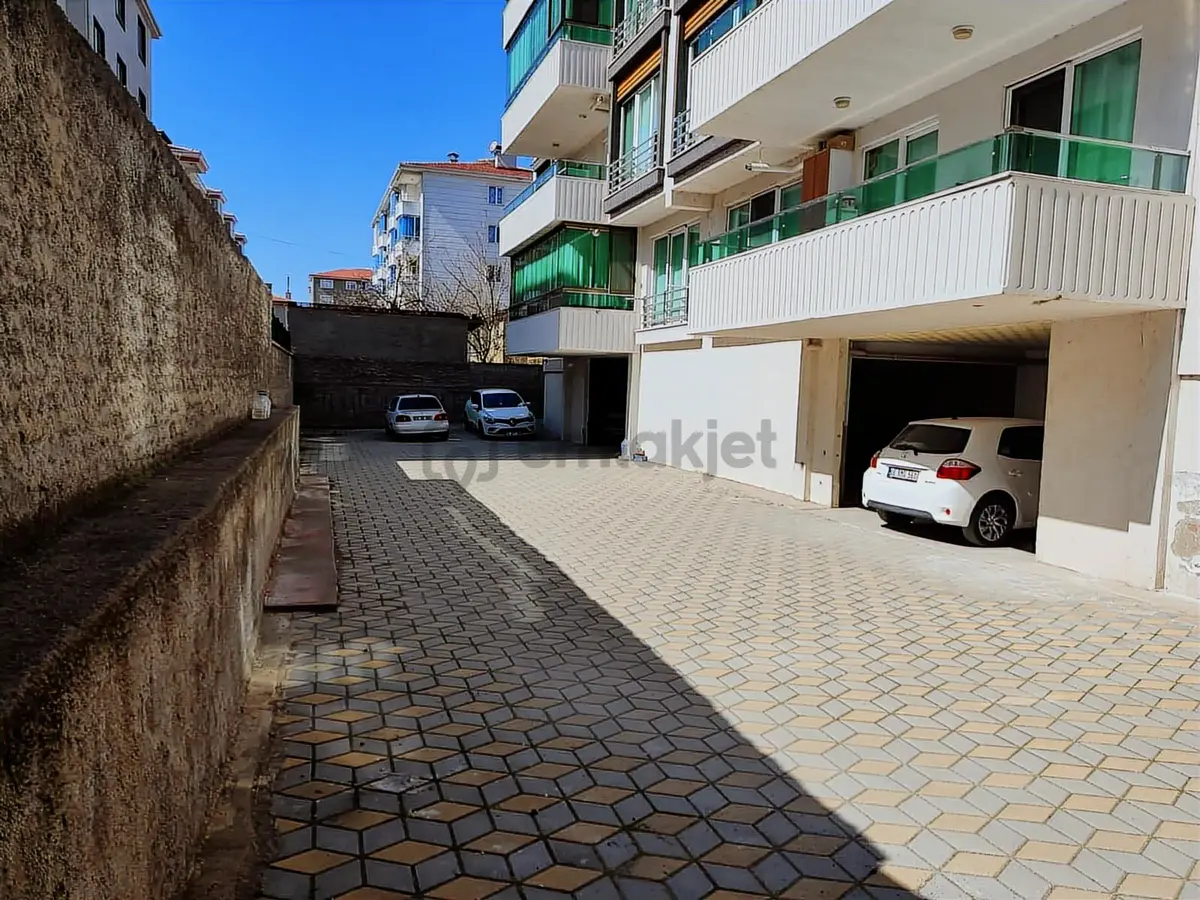 Cumhuriyet Mahallesi Mutluluk Apt.da Satılık 3+1 Daire - 30