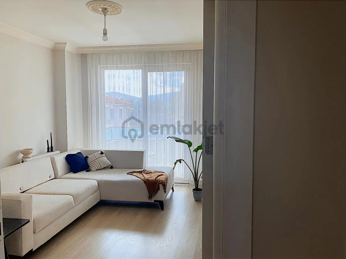 Cumhuriyet Mahallesi Mutluluk Apt.da Satılık 3+1 Daire - 2