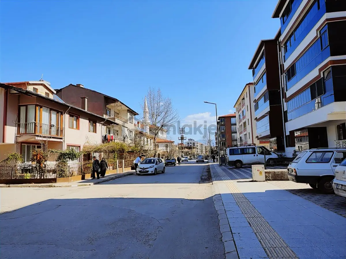Cumhuriyet Mahallesi Mutluluk Apt.da Satılık 3+1 Daire - 19