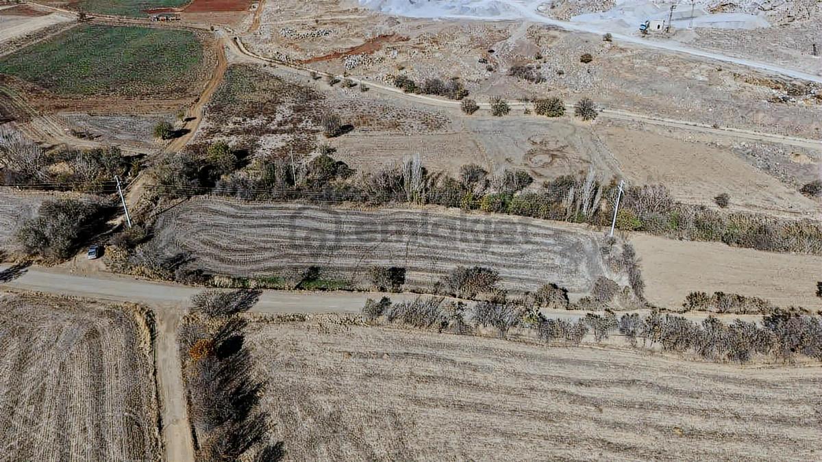 Asfalt Cephe Harika Bahçelik Sulak Tarla - 11