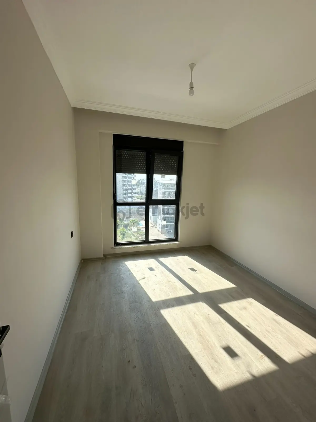 Full Aktiviteli Lüx Site İçerisinde 1+1 Sıfır Daire - 5