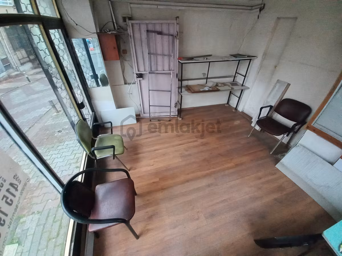 Üsküdar Selami Ali Efendi Cad. Üstü Köşe Dükkan