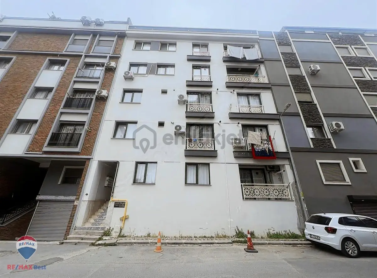 34 Karşıyaka Şemikler De Satılık 1+1 Daire