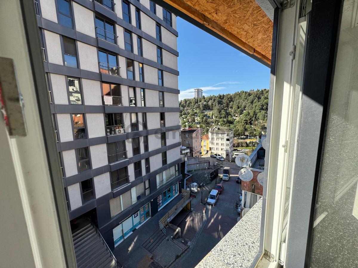 Kağıthane Çeliktepe'de Satılık 3+1 Çatı Katı Daire