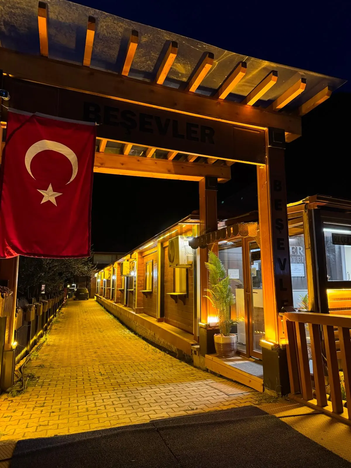 Trabzon Uzungöl De Satılık Otel - 2