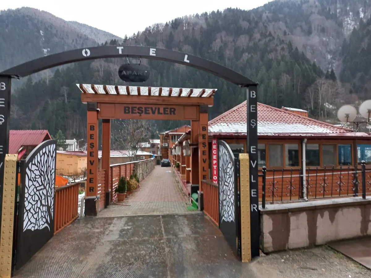 Trabzon Uzungöl De Satılık Otel - 9