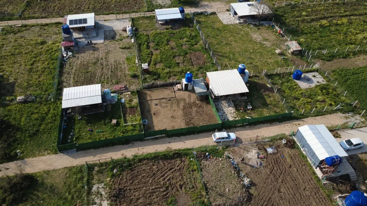 Çıtakta 213m2 İçerisinde Konteyner Bulunan Tarla - 2