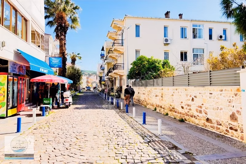 Foça Merkezde Denize Çok Yakın Konumda Giriş Kat Geniş 1+1 Daire - 23