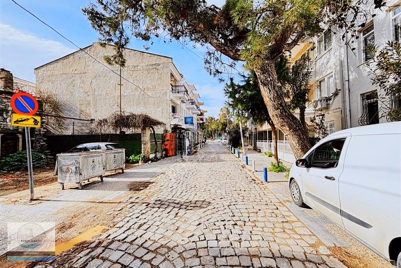 Foça Merkezde Denize Çok Yakın Konumda Giriş Kat Geniş 1+1 Daire - 25