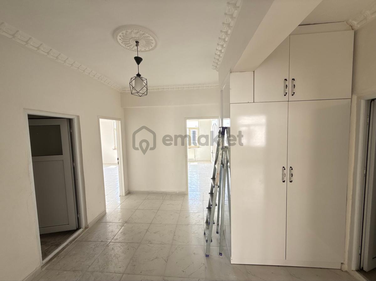Tesisler Cadde Üzerinde Acil Satılık 3+1 Daire - 12