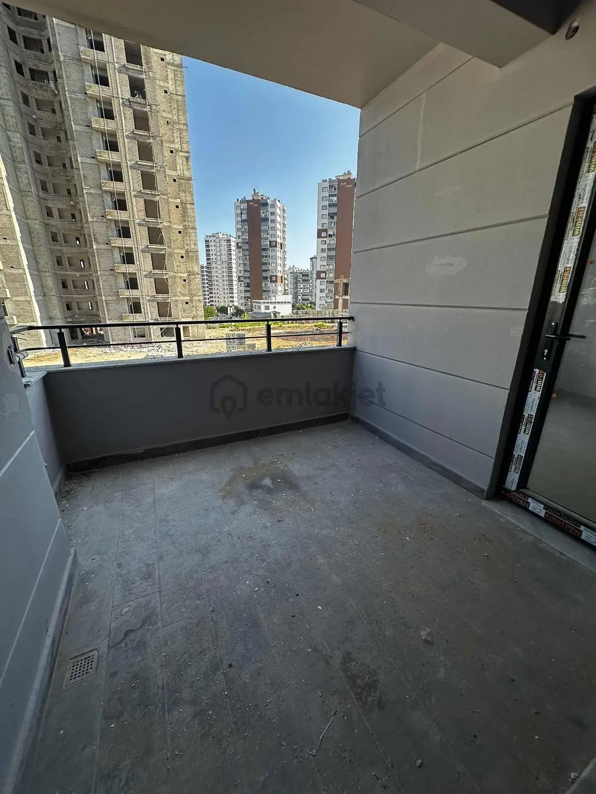 Uçanyapı'dan Yatırımlık 1+1 Havuzlu Site İçerisi - 3
