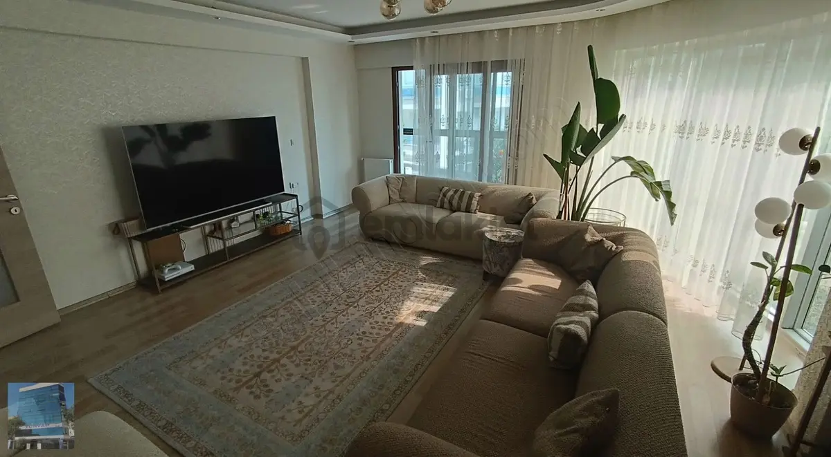 İstiklal Mahlleside Havuzlu Site İçerisinde 3+1 Lüx Satlık Daire - 6
