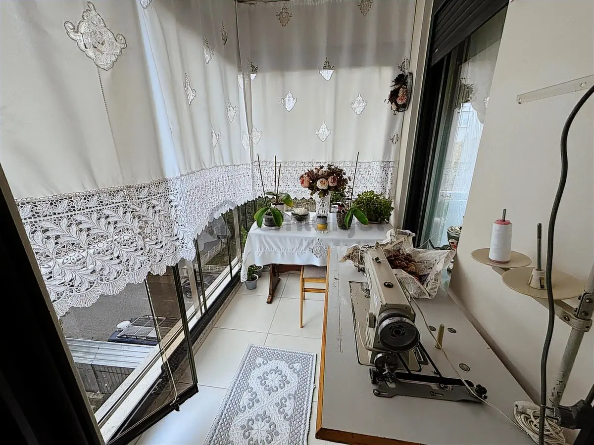 Kozyatağı Central Hospital Civarı Balkonlu Ebev. Banyolu 3+1 - 12