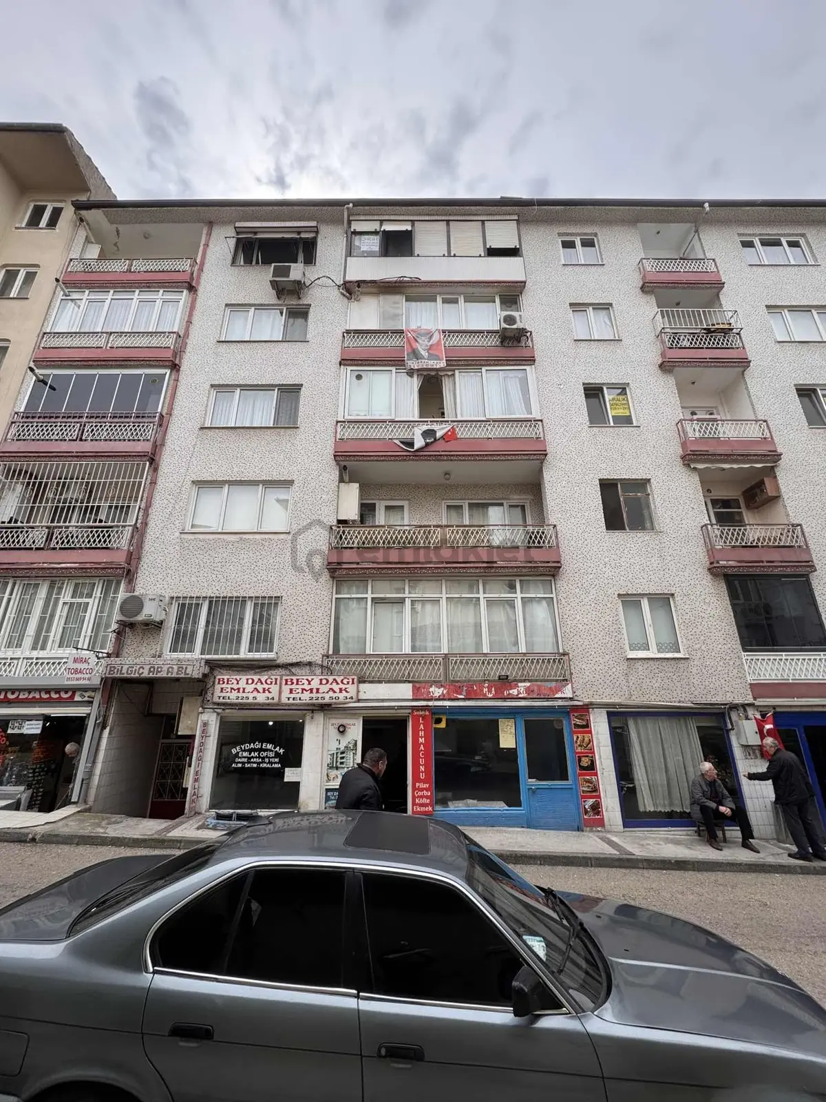 Altıparmak'ta Cadde Üstü Geniş 3+1 Kiralık - 16