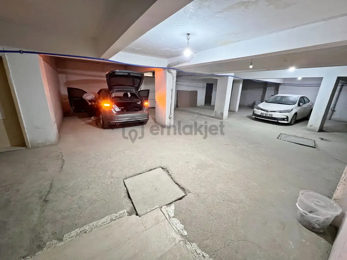 Etliğin Gözde Binası Asansörlü 3+1 E.banyolu Çift Teras Balkonlu - 3