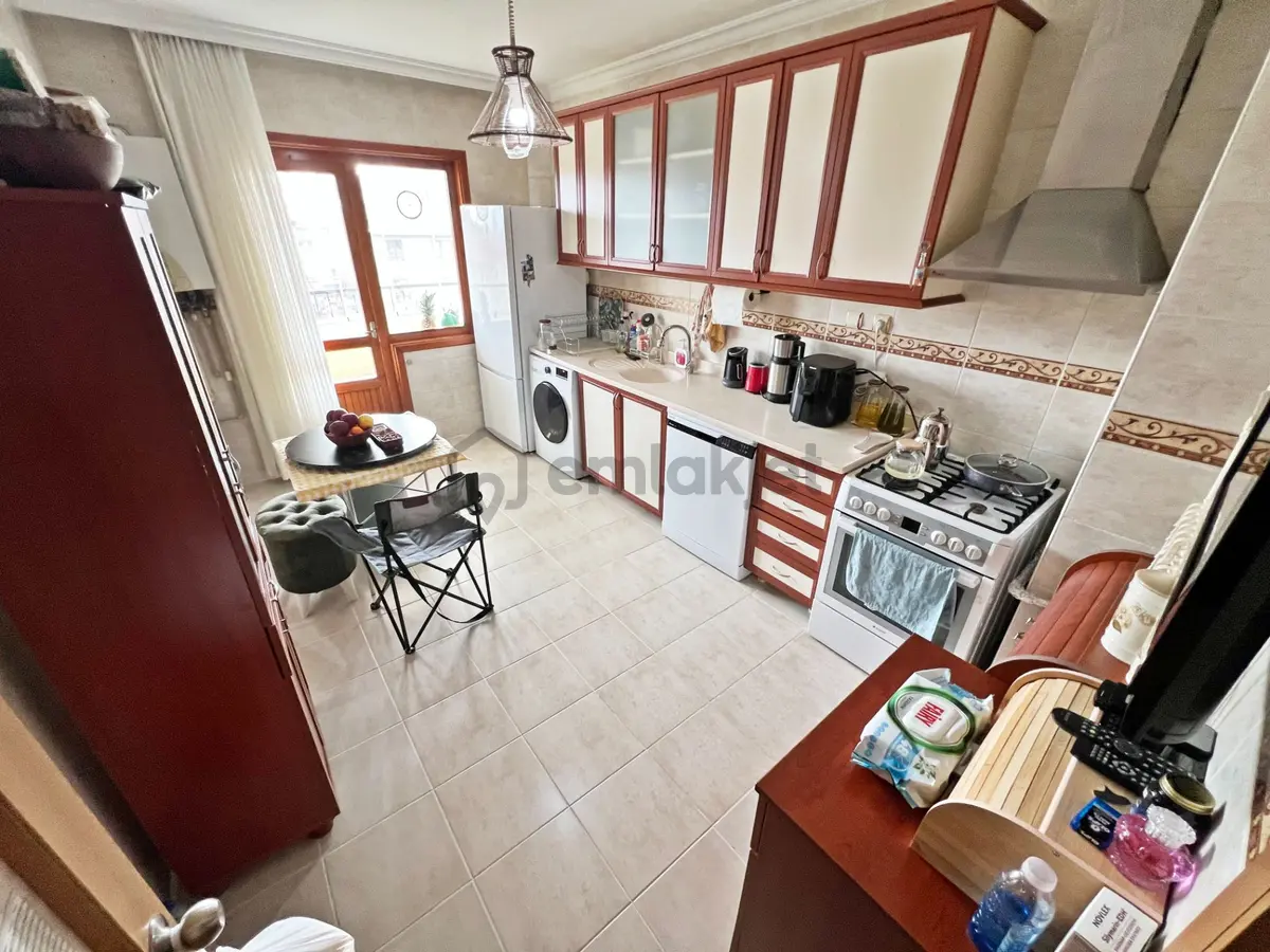Etliğin Gözde Binası Asansörlü 3+1 E.banyolu Çift Teras Balkonlu - 4
