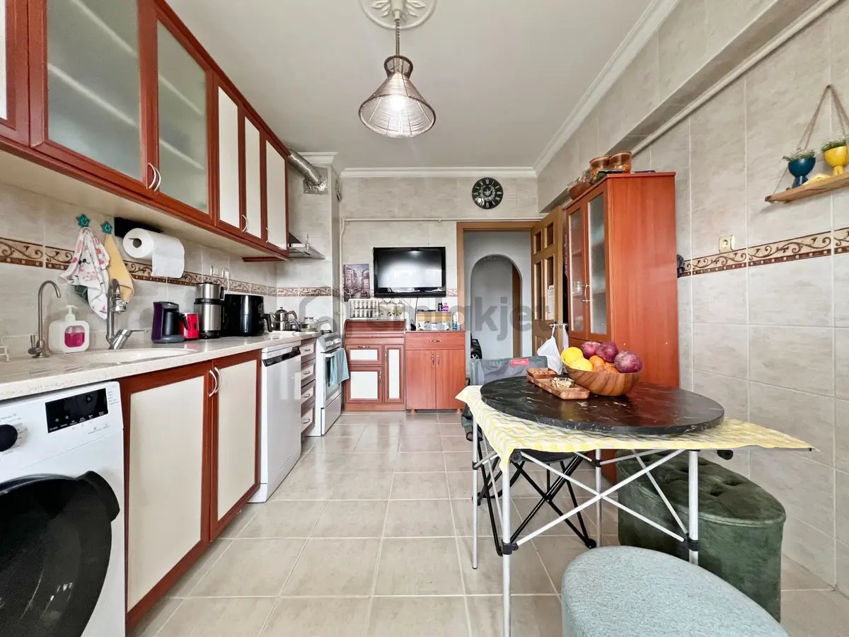Etliğin Gözde Binası Asansörlü 3+1 E.banyolu Çift Teras Balkonlu - 8