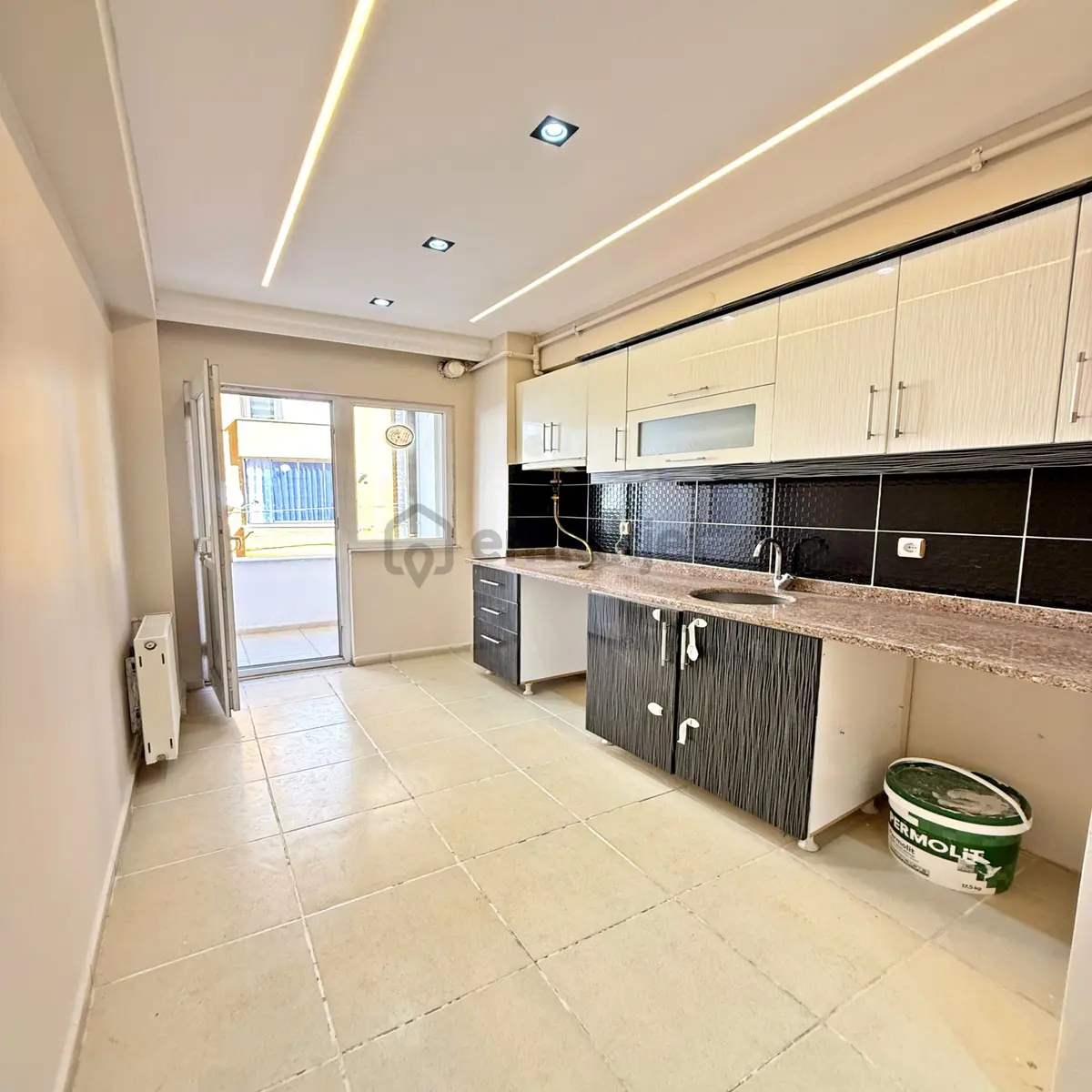 Bahçeşehir Lokasyonunda 2+1 Satılık Daire - 2