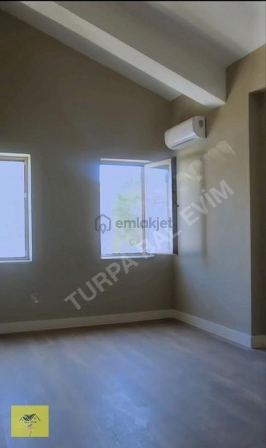 Foça Yeniköy'de Lüks 3+1 Bahçeli Villa - 13