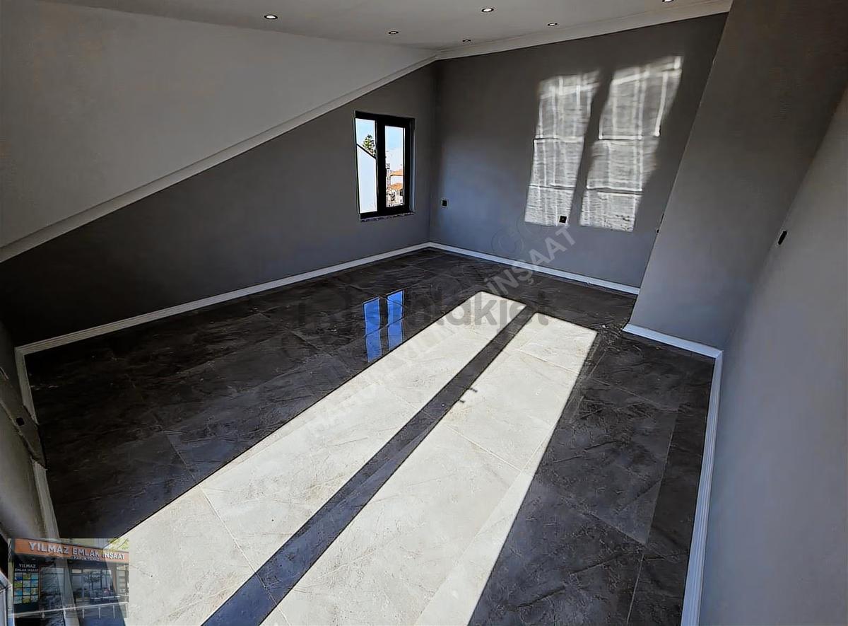 Müstakil Bahçeli Ön Cephe Triplex 3+1 Villa - 23