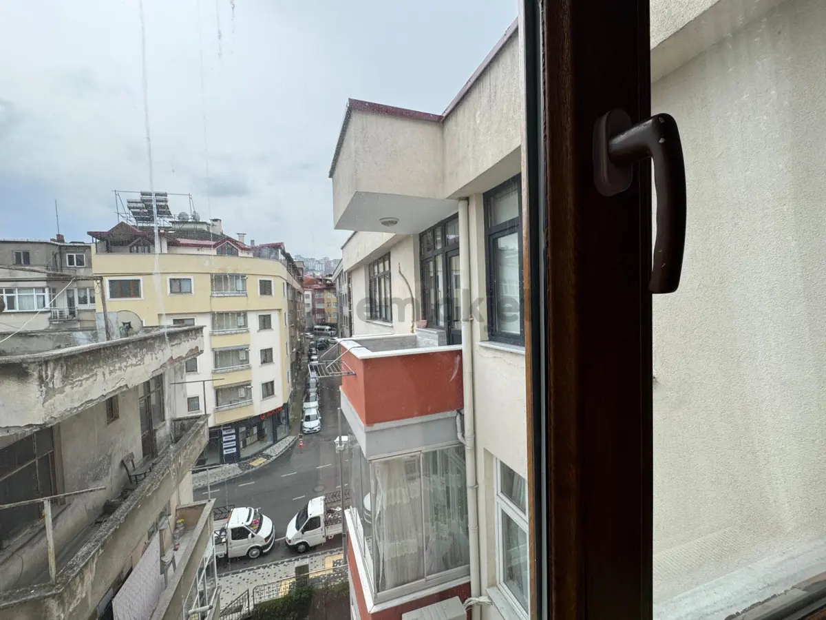 Trabzon Yenimahallede 3+1 Satılık Konut - 8