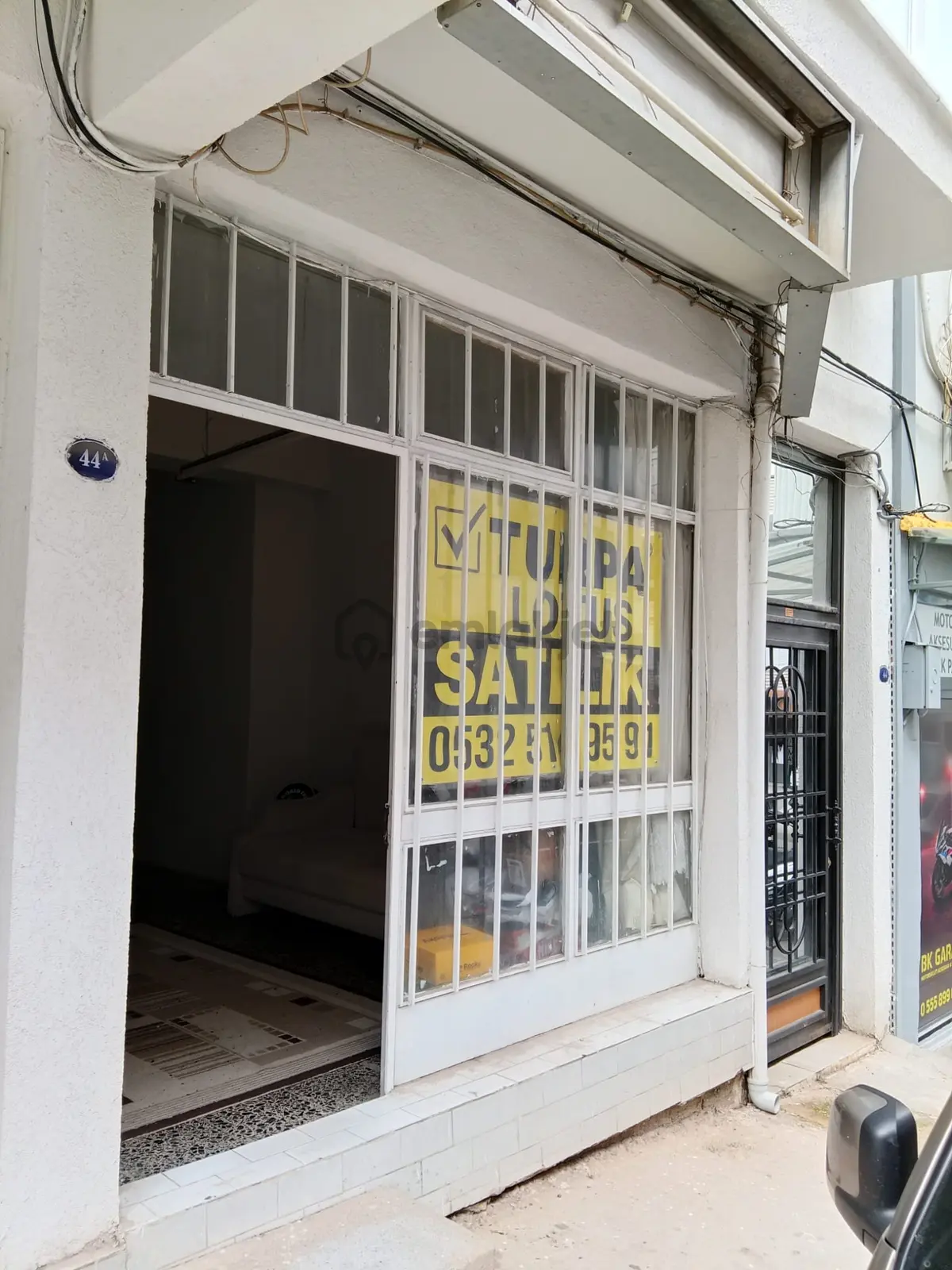 Balçova'da 80 M2 Satılık Dükkan