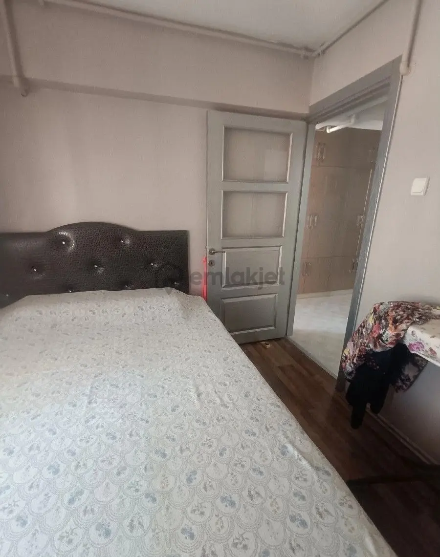 Güneşli Mahallesinde Asansörlü Ve Doğalgazlı Satılık Daire - 16