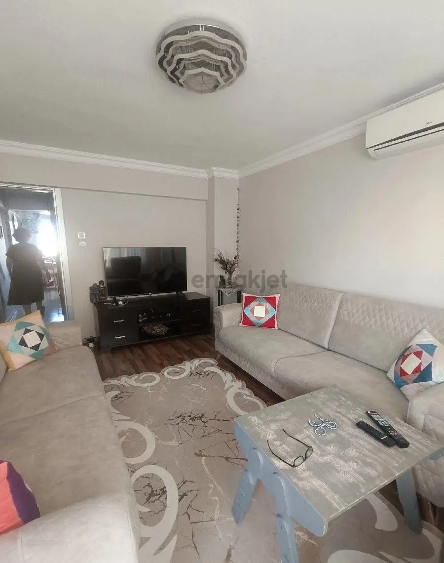 Güneşli Mahallesinde Asansörlü Ve Doğalgazlı Satılık Daire - 15