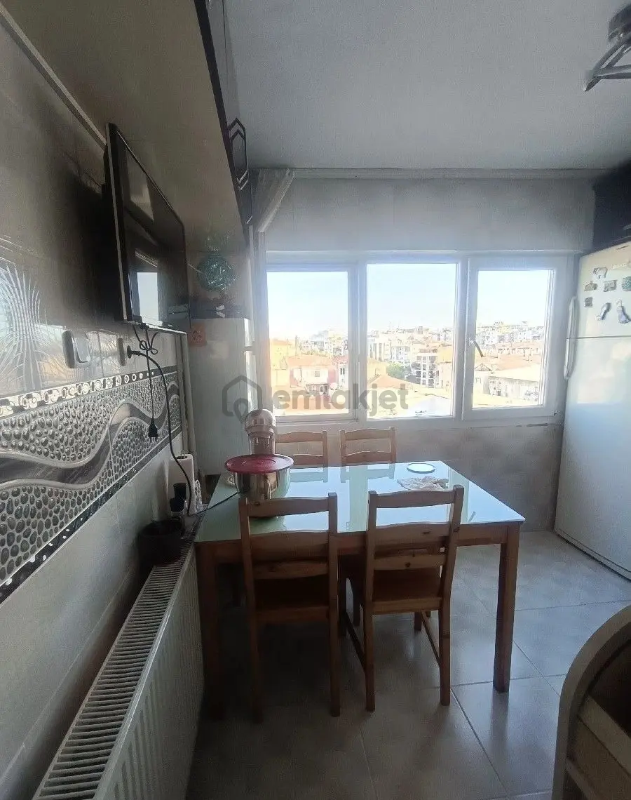 Güneşli Mahallesinde Asansörlü Ve Doğalgazlı Satılık Daire - 11