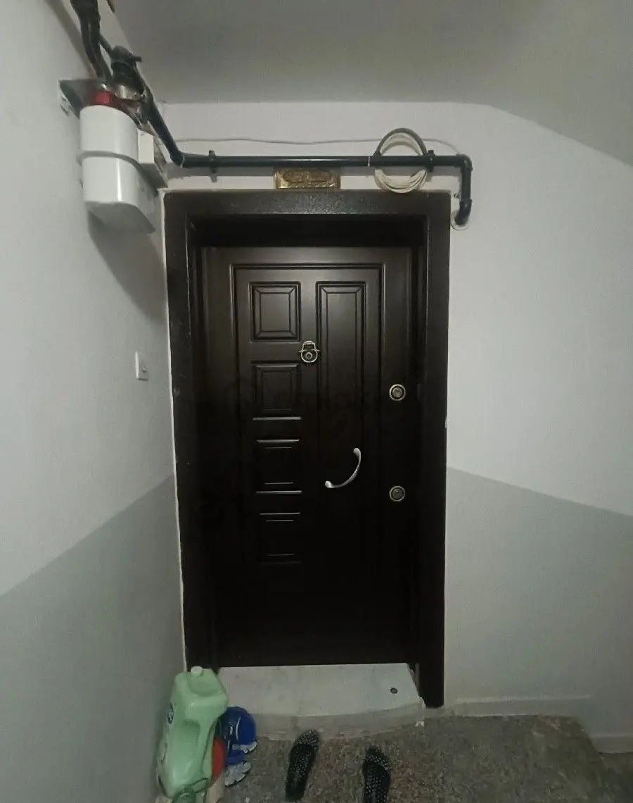 Güneşli Mahallesinde Asansörlü Ve Doğalgazlı Satılık Daire - 3