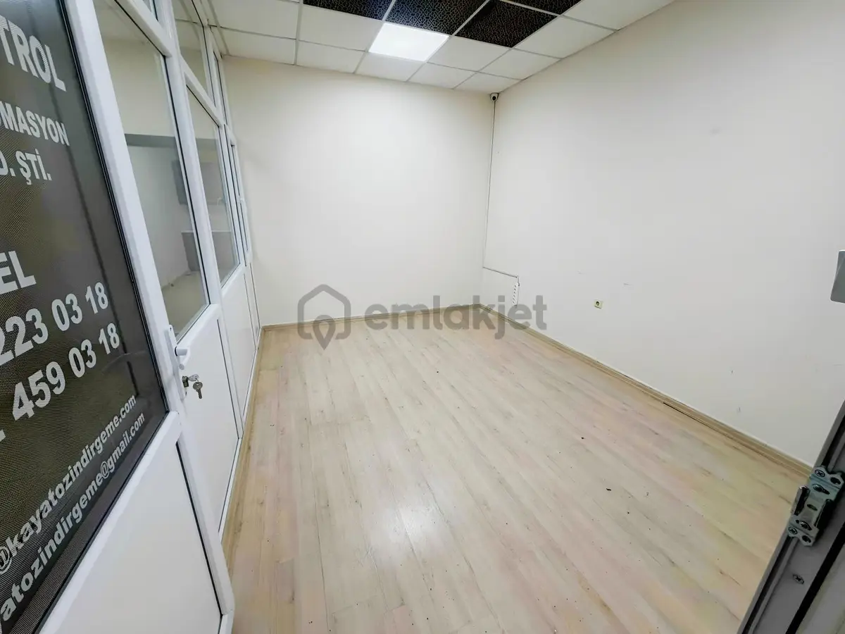 Yakacıkta 90 M2 Cadde Üstü Kiralık Dükkan - 3