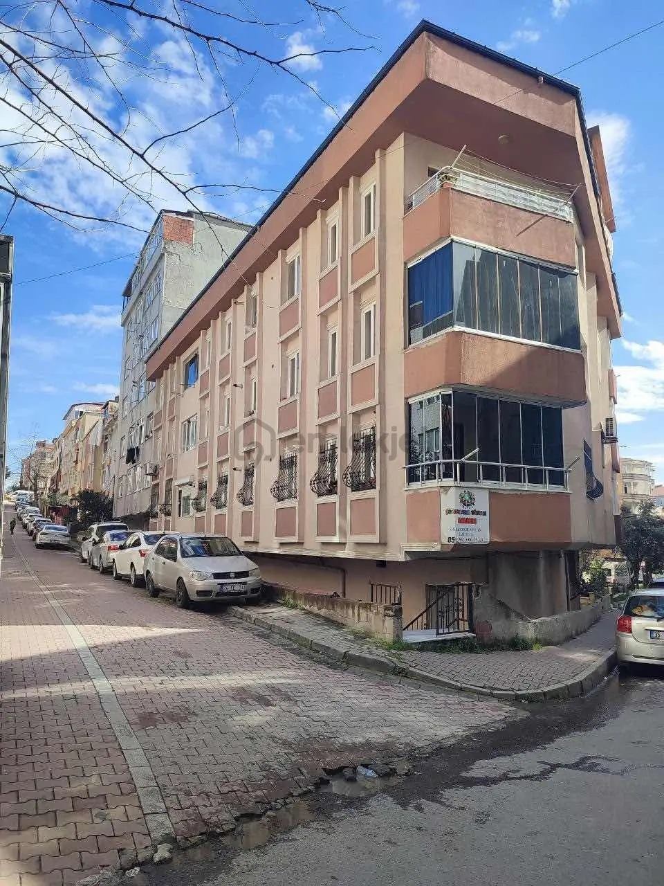 Avcılarda Metrobüse Yakın 3+1 Geniş Temiz Daire