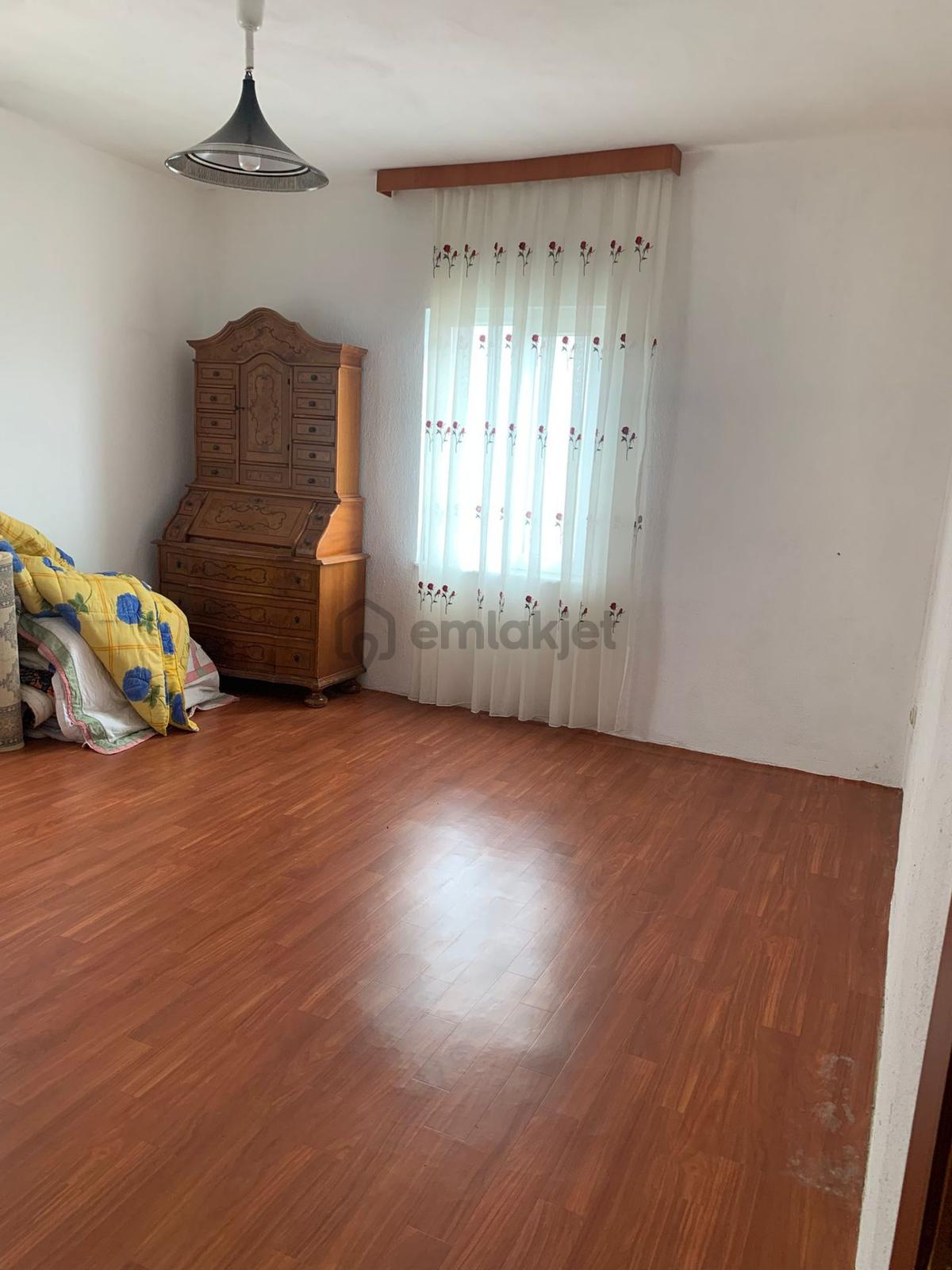 İmişehir Köy İçi, Köşebaşı 3 Katlı Ev - 26