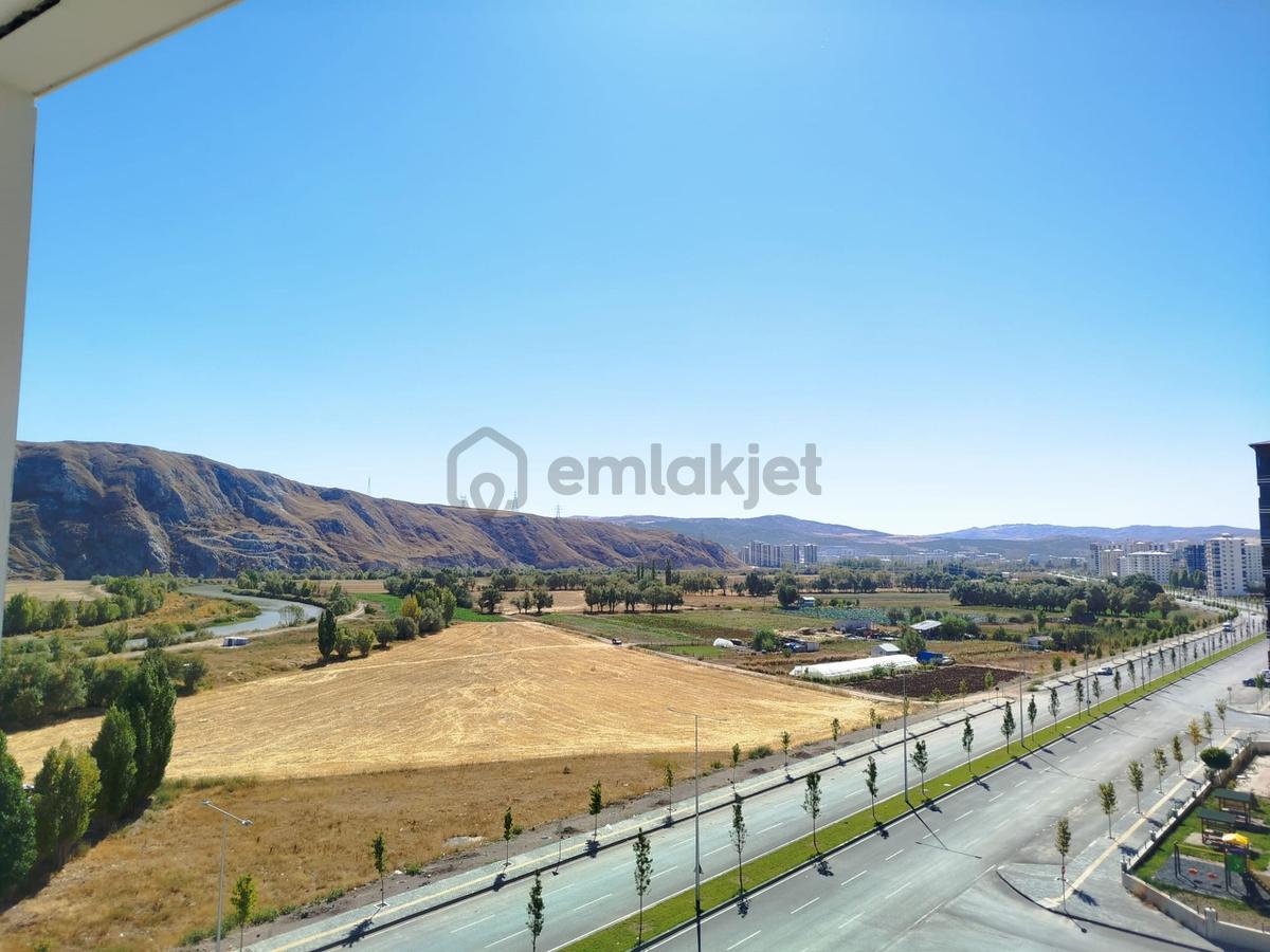Sivas Yeşilyurt Mah. 4+1 Satılık Daire 140 M2 10. Kat - 21