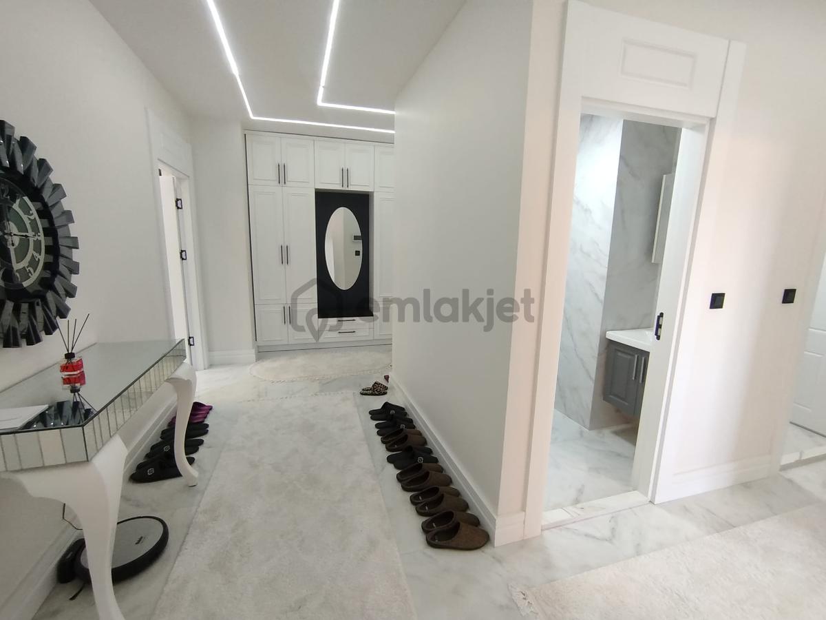 Sivas Yeşilyurt Mah. 4+1 Satılık Daire 140 M2 10. Kat - 26