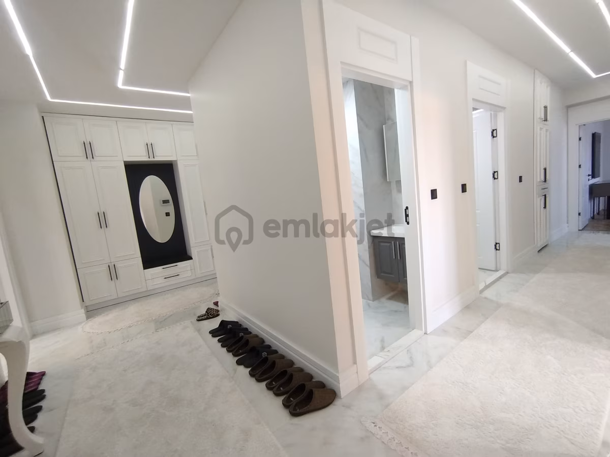 Sivas Yeşilyurt Mah. 4+1 Satılık Daire 140 M2 10. Kat - 13