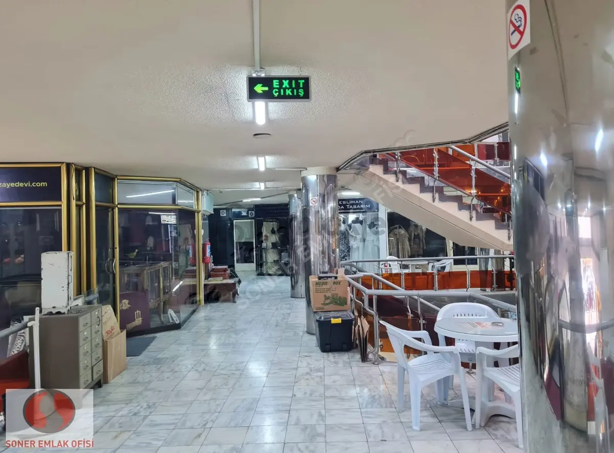 Kadıköy Altıyolda Efes İş Merkezinde Dükkan - 5