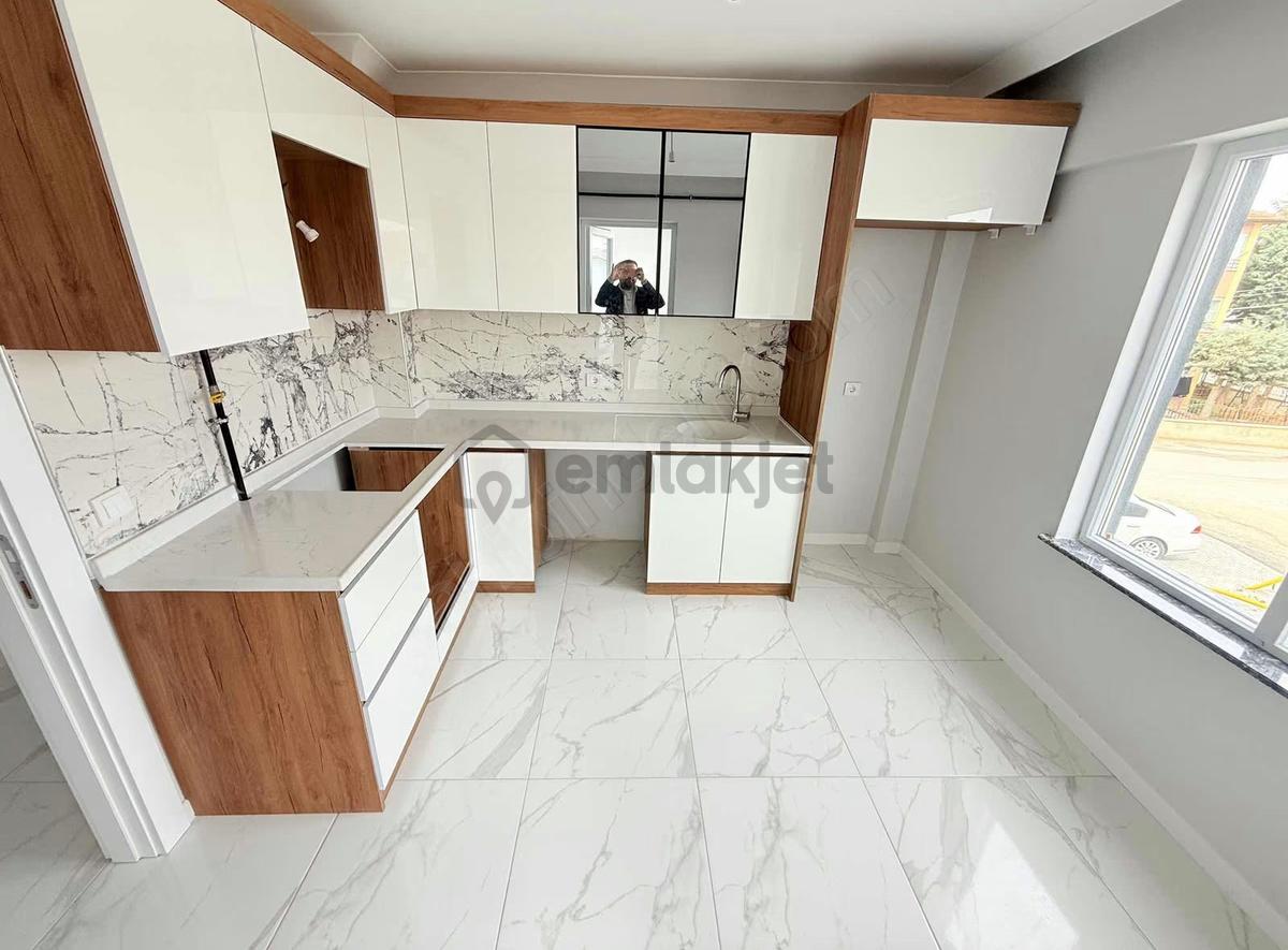 Örencik'de Satılık İskanlı Arakat Açık Cephe 3+1 Daire