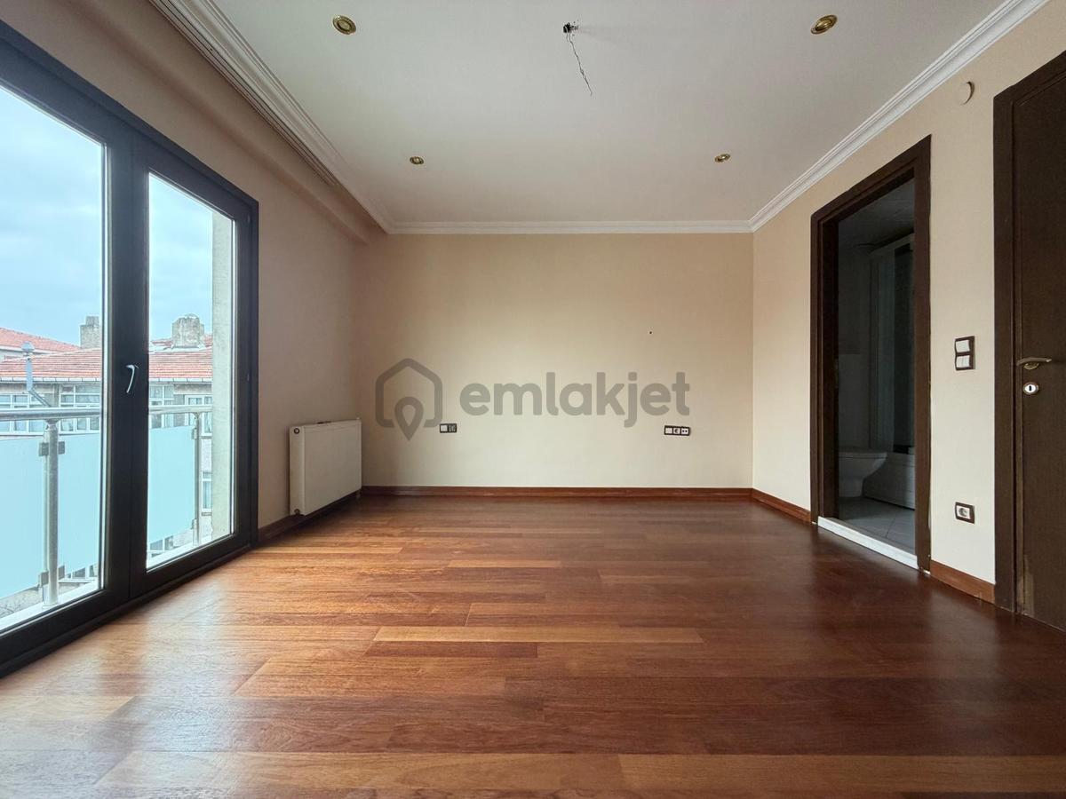 Bahçelievler Yayla'da Genç Binada 360m2 7+2 Lüks Dubleks - 19
