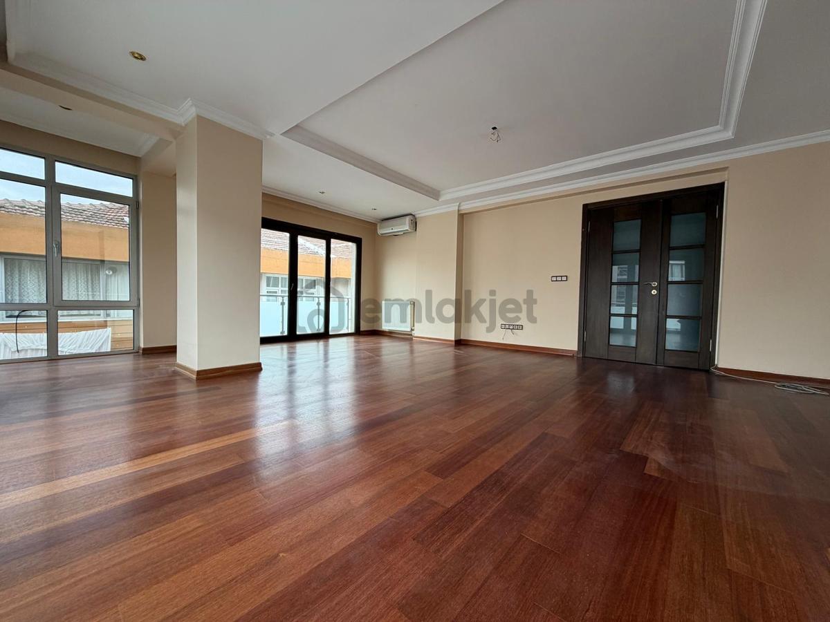 Bahçelievler Yayla'da Genç Binada 360m2 7+2 Lüks Dubleks