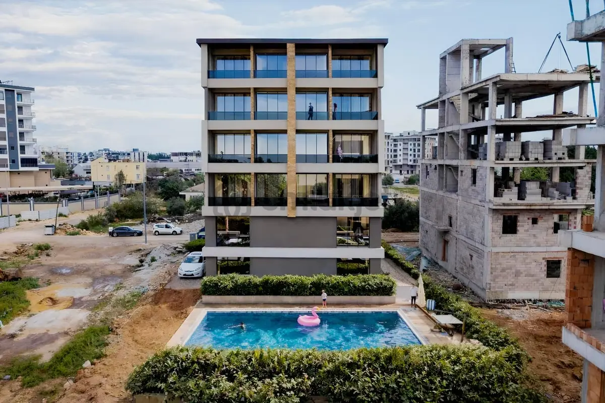 Altınovada Loft Havuz Manzaralı Sıfır 3+1 - 3