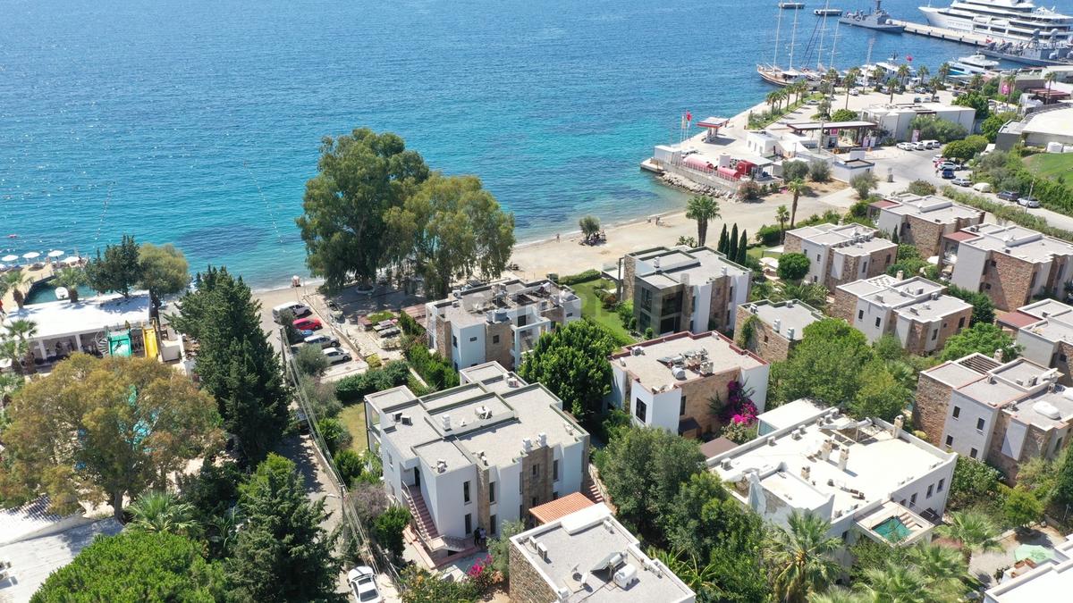 Bodrum Kumbahçede Ayrıcalıklı Konumda Denize Sıfır Bahçe Katı - 14